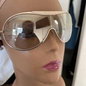Woman sunglasses
